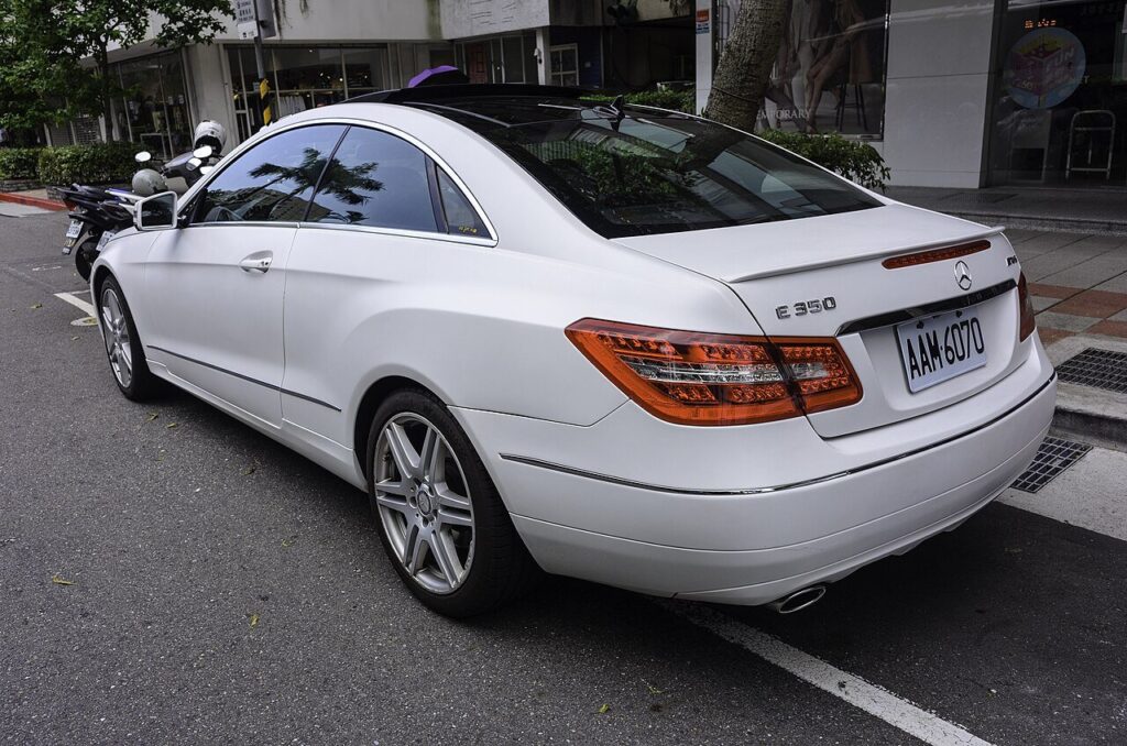 Mercedes C350 2027: nowy silnik i wnętrze, a C300 znika z oferty Mercedes C350 2027: nowy silnik i wnętrze, a C300 znika z oferty